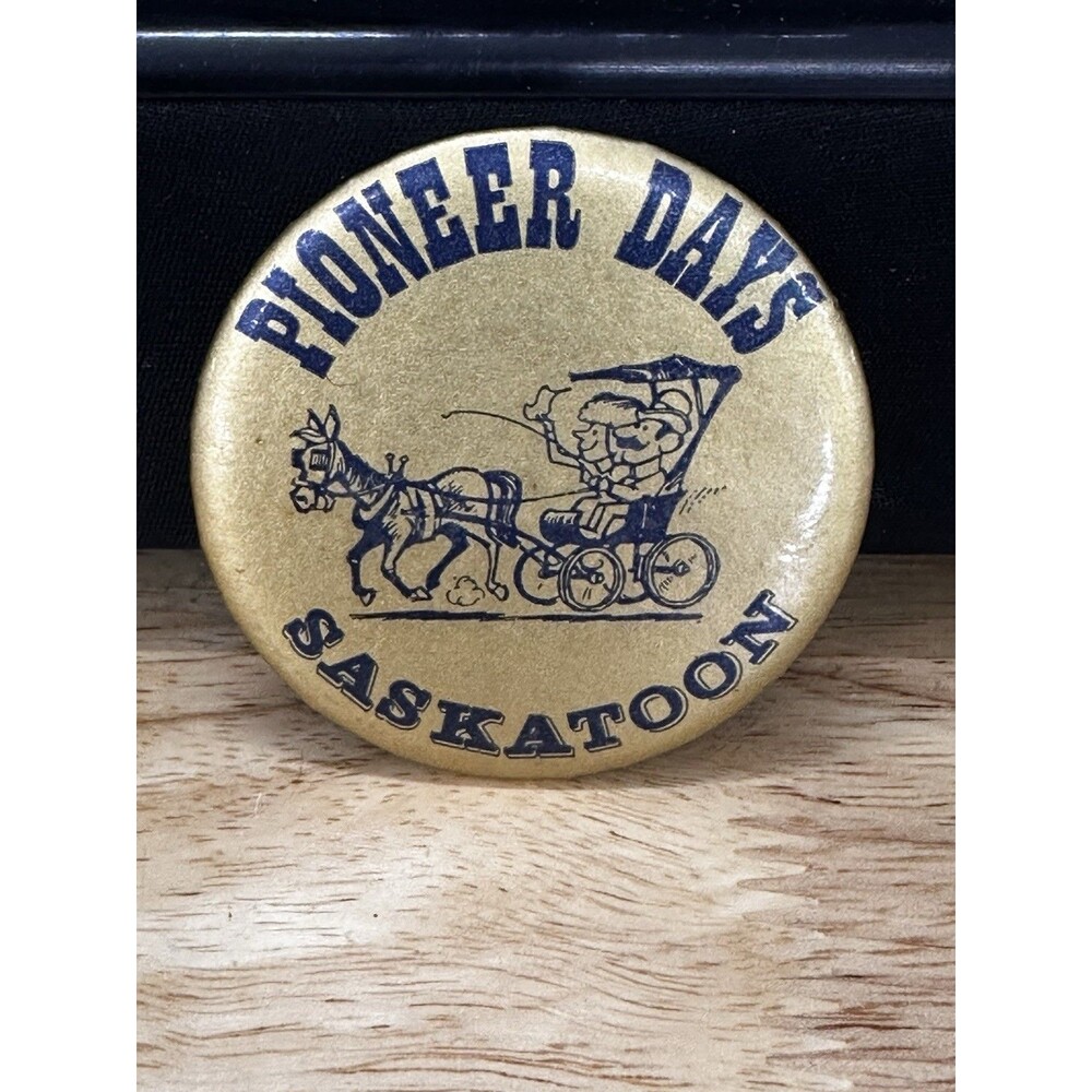 Vintage Pioneer Days Saskatoon Saskatchewan Canada Pinback Button Covered Wagon